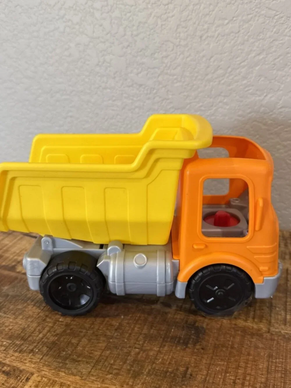 Fisher-Price Little People Work Together Dump Truck  With Figure Plus Sound 2019
